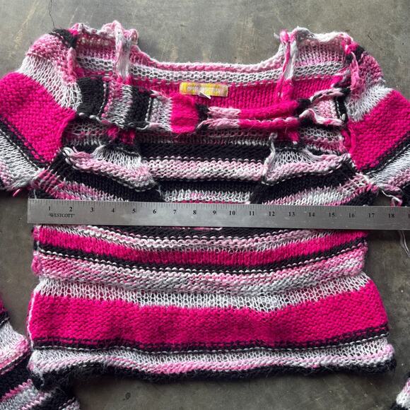 Urban Outfitters Beatrix Distressed Sweater Women's M Pink Striped Long Sleeve - Picture 7 of 9